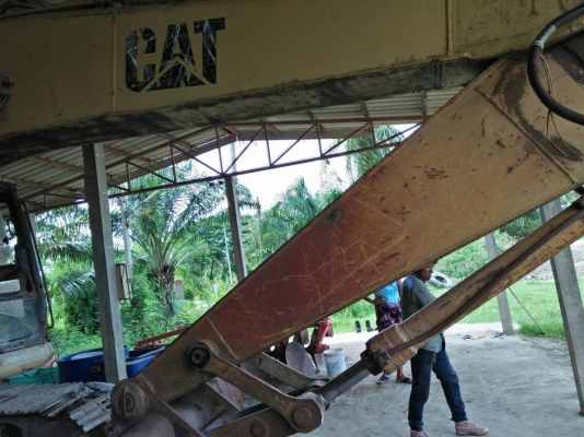 ขายรถขุด Cat320..รถใช้งานปกติ แค่จอดไว้