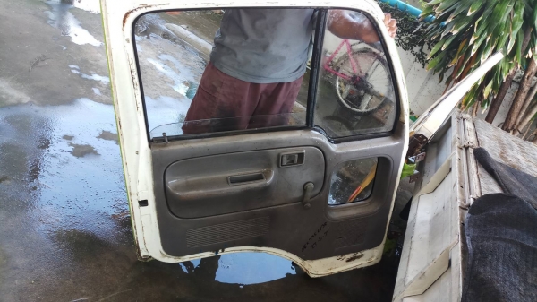 ประตูรถบรรทุก NISSAN CONDOR เก่านอก