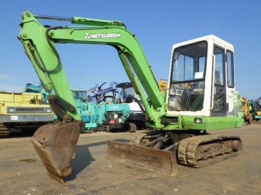 ขาย รถแม็คโคร MITTSUBISHI 30MM พร้อมใช้งาน นำเข้าเองจากประเทศญี่ปุ่น ติดต่อ 063-9316985 ID LINE : 0639316985 ครับ