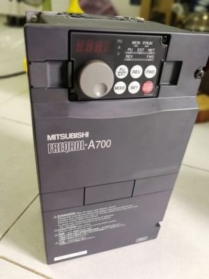 อินเวอร์เตอร์ปรับรอบมอเตอร์ 3แรง ไฟเข้า220v1เฟส ออก220v3เฟส