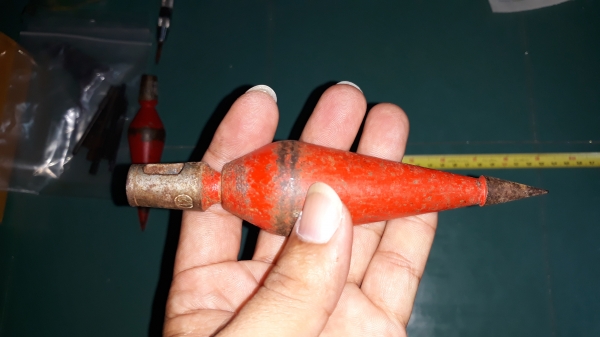 ขายลูกดิ่งตราไก่แพ็ค2อัน ขนาด300กรัม MADE IN JAPAN. มือสองสภาพดี สอบถามได้ครับ
