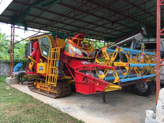 ขายรถเกี่ยวเกษตรรุ่นเงินมี ปี 59 สภาพพร้อมใช้งานเครื่อง 6hh1 210 โบ  เดิน  10  ht  ตู้นวด 18  "  เจ้าของเลิกกิจการ