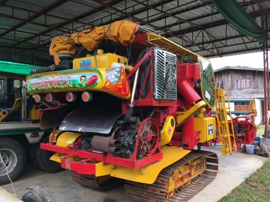 ขายรถเกี่ยวเกษตรรุ่นเงินมี ปี 59 สภาพพร้อมใช้งานเครื่อง 6hh1 210 โบ  เดิน  10  ht  ตู้นวด 18  "  เจ้าของเลิกกิจการ