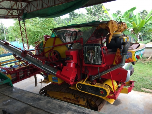 ขายรถเกี่ยวเกษตรรุ่นเงินมี ปี 59 สภาพพร้อมใช้งานเครื่อง 6hh1 210 โบ  เดิน  10  ht  ตู้นวด 18  "  เจ้าของเลิกกิจการ