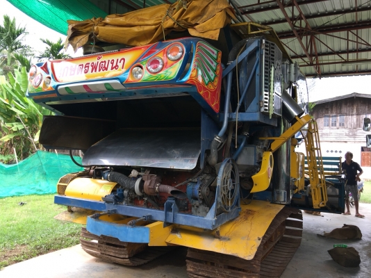 ขายรถเกี๋ยวเกษตรรุ่นปลดหนี้ ปี 55 สภาพพร้อมใช้ เครื่อง 6hh1 210 โบ 10 ht ตู้นวด 20 " เจ้าของเลิกกิขการ ขายรถเกี๋ยวเกษตรรุ่นปลดหนี้ ปี 55 สภาพพร้อมใช้ เครื่อง 6hh1 210 โบ 10 ht ตู้นวด 20 " เจ้าของเลิกกิขการ