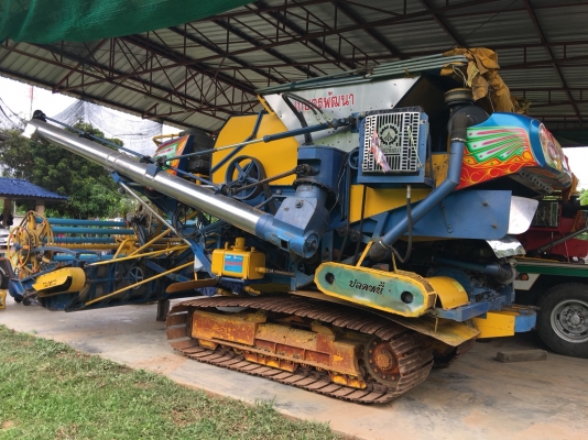 ขายรถเกี๋ยวเกษตรรุ่นปลดหนี้ ปี 55  สภาพพร้อมใช้  เครื่อง 6hh1 210  โบ   10 ht   ตู้นวด 20 "  เจ้าของเลิกกิขการ