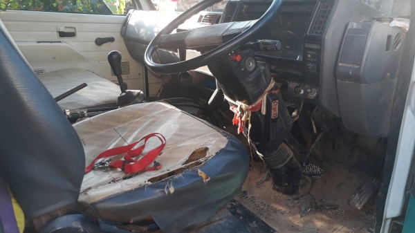 ISUZU KS 22 - 115 HP 4BD1 หกล้อดั๊มพ์ เอกสารทะเบียนชุดโอนครบ หัวเก๋งอย่างสวยภายในคอนโซลสวยครบ พวงมาล