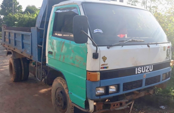 ISUZU KS 22 - 115 HP 4BD1 หกล้อดั๊มพ์ เอกสารทะเบียนชุดโอนครบ หัวเก๋งอย่างสวยภายในคอนโซลสวยครบ พวงมาล