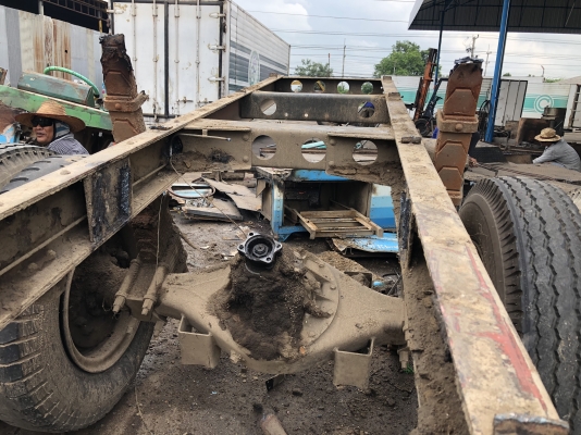 ขายคัสซีรถบัส6ล้อISUZU211