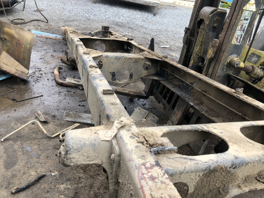 ขายคัสซีรถบัส6ล้อISUZU211