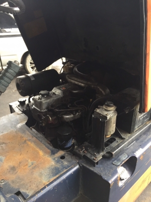 รถยกโตโยต้ารุ่น 5 น้ำหนักยก 2 ตัน เสาสูง 3 เมตร เครื่องดีเซล เกียร์ธรรมดา