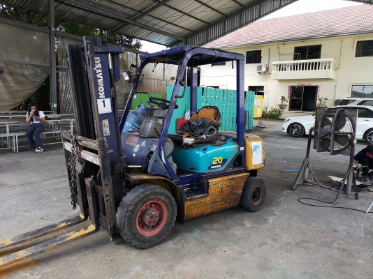 รถยกโคมัสสึรุ่น 14 น้ำหนักยก 2 ตัน เสาสูง 3 เมตร เครื่องดีเซล เกียร์ธรรมดา