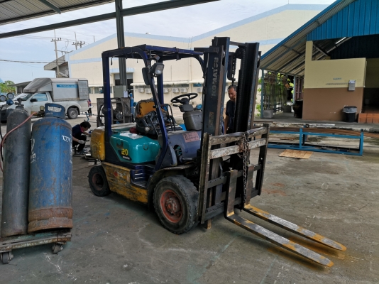 รถยกโคมัสสึรุ่น 14 น้ำหนักยก 2 ตัน เสาสูง 3 เมตร เครื่องดีเซล เกียร์ธรรมดา