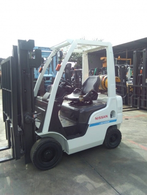 รถยกนิสสัน รุ่นล่าสุด น้ำหนักยก 1.5 ตัน เสาสูง 3 เมตร แผงงาสไลด์ เครื่องยนต์เบนซิน ติดแก๊สเรียบร้อย ***รถนอกนำเข้า***