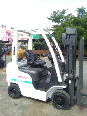 รถยกนิสสัน รุ่นล่าสุด น้ำหนักยก 1.5 ตัน เสาสูง 3 เมตร แผงงาสไลด์ เครื่องยนต์เบนซิน ติดแก๊สเรียบร้อย ***รถนอกนำเข้า***