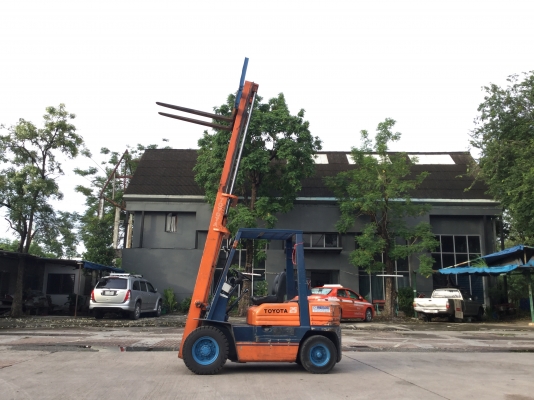 ขายโฟรคลิฟท์ โตโยต้า รุ่น 5 เบนซิล เสา 4 เมตร