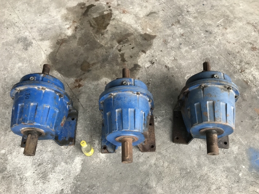 ขายหัวเกียร์ทดรอบ Motovario made in Italy อัตราทด 1:30 สภาพดีเดิมๆ หมุนนิ่ม พร้อมใช้งาน มี 3 ตัวครับ ขายหัวเกียร์ทดรอบ Motovario made in Italy อัตราทด 1:30 สภาพดีเดิมๆ หมุนนิ่ม พร้อมใช้งาน มี 3 ตัวครับ