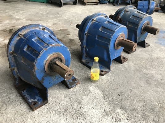 ขายหัวเกียร์ทดรอบ Motovario made in Italy อัตราทด 1:30 สภาพดีเดิมๆ หมุนนิ่ม พร้อมใช้งาน มี 3 ตัวครับ ขายหัวเกียร์ทดรอบ Motovario made in Italy อัตราทด 1:30 สภาพดีเดิมๆ หมุนนิ่ม พร้อมใช้งาน มี 3 ตัวครับ