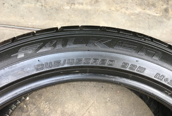 ยาง FALKEN 245-45-20 ปี 16 ดอกยางเต็มๆทุกเส้น มีตุ่มลาง