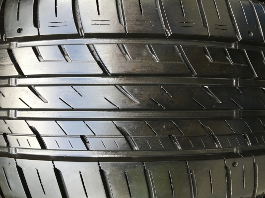 ยาง FALKEN 245-45-20 ปี 16 ดอกยางเต็มๆทุกเส้น มีตุ่มลาง