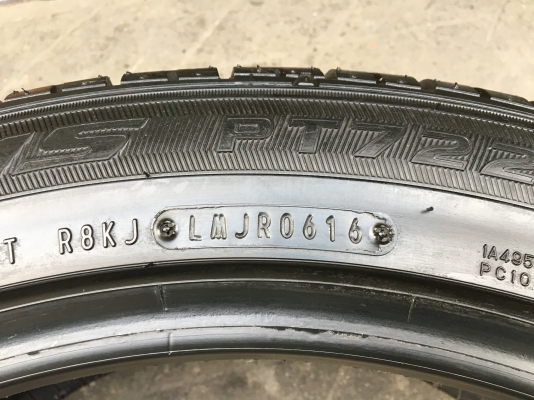 ยาง FALKEN 245-45-20 ปี 16 ดอกยางเต็มๆทุกเส้น มีตุ่มลาง