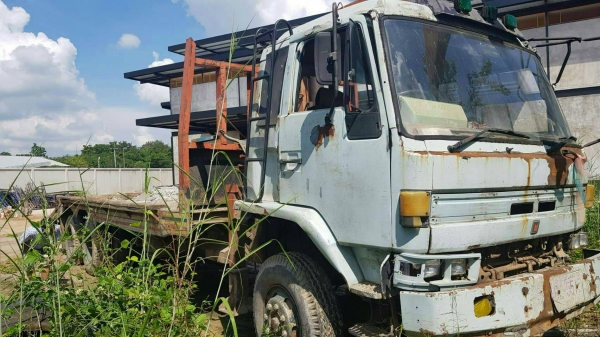 มี VDO ให้ชม.เหมา 2 รายการ ISUZU ROCKY 240 ติดเครน 3 ตันกับ KOMATSU PC100-3 ราคา 610000