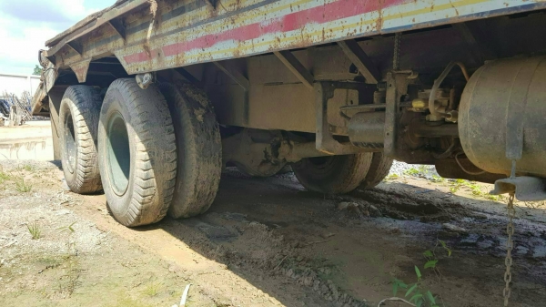 มี VDO ให้ชม.เหมา 2 รายการ ISUZU ROCKY 240 ติดเครน 3 ตันกับ KOMATSU PC100-3 ราคา 610000