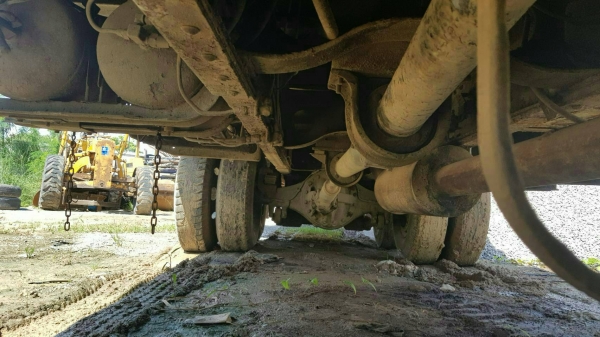 มี VDO ให้ชม.เหมา 2 รายการ ISUZU ROCKY 240 ติดเครน 3 ตันกับ KOMATSU PC100-3 ราคา 610000