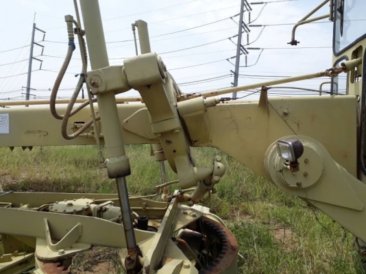 รถเกรดKOMATSU GD600R