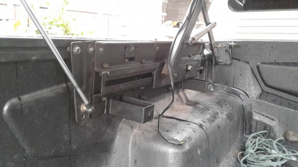 ขายฝาครอบกระบะหลัง Toyota Vigo 4 ประตู ปี 2005 สีบรอนซ์-ทอง รอยขีดข่วนบ้างนิดหน่อย ขายตามสภาพ)