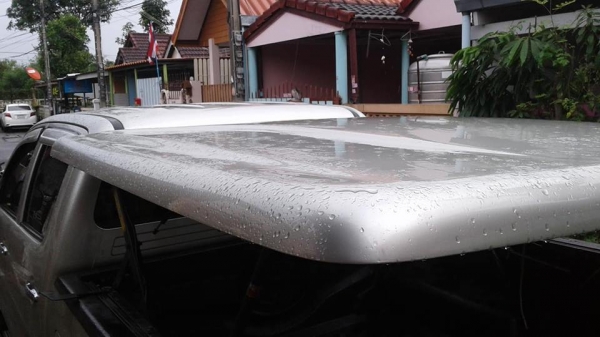 ขายฝาครอบกระบะหลัง Toyota Vigo 4 ประตู ปี 2005 สีบรอนซ์-ทอง รอยขีดข่วนบ้างนิดหน่อย ขายตามสภาพ)