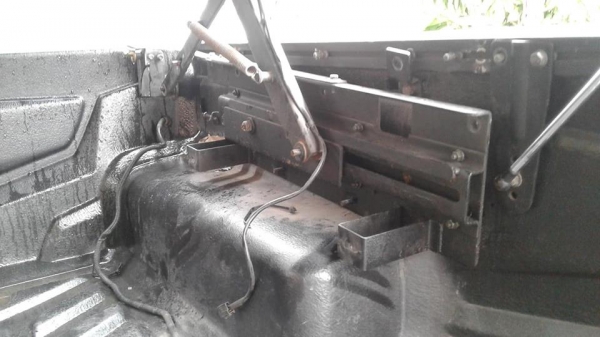 ขายฝาครอบกระบะหลัง Toyota Vigo 4 ประตู ปี 2005 สีบรอนซ์-ทอง รอยขีดข่วนบ้างนิดหน่อย ขายตามสภาพ)