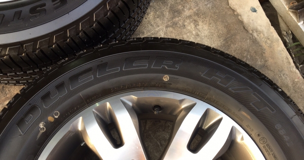 ล้อแม็กป้ายแดง Ford Everest ขอบ 18 พร้อมยางป้ายแดง 265-60-18 Bridgestone ปี 18 แม็กสวยกริ๊บ ตุ่มเด้ง เส้นสีชัด