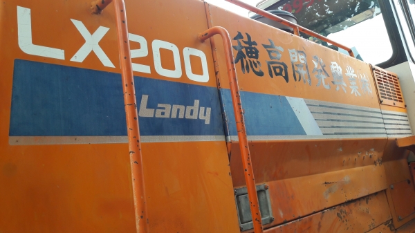 HITACHI LX200 240 hp (179 kw) เทียบเท่ากับ KOMATSU WA430-6 สภาพสวยพร้อมใช้ โทร 084-5424150