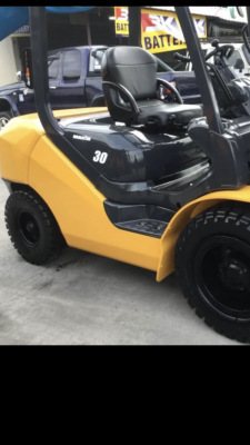 อาร์ ซี เอชโฟรคลิฟท์ ขาย โคมะสุ ขีด 17 ดีเชล 3 เสา 4 เมตร อาร์ ซี เอชโฟรคลิฟท์ ขาย โคมะสุ ขีด 17 ดีเชล 3 เสา 4 เมตร