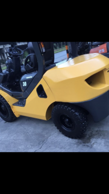 อาร์ ซี เอชโฟรคลิฟท์ ขาย  โคมะสุ ขีด 17 ดีเชล 3 เสา 4 เมตร