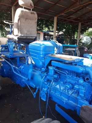 รถไถพร้อมจะติดตั้งคีพหลังฟิตเครื่องเช้คปั้มแล้ว