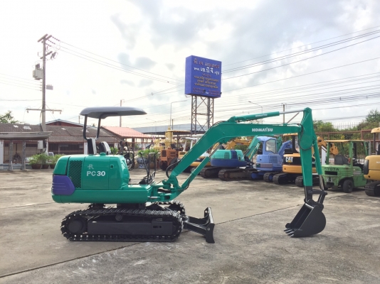 รถขุด Komatsu PC30R มือสอง นำเข้าจากญี่ปุ่น ทำสีใหม่ พร้อมใช้งาน