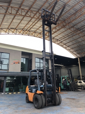 ขายรถฟอร์คลิฟท์มือสอง (รถนอกนำเข้า)Toyota 7FD25 ขนาด 2.5 ตัน เสายกสูง 5เมตร ฮิ้งฟอร์ค