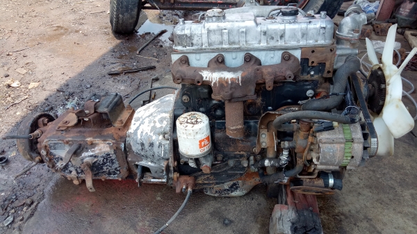 เครื่องอีซูซุ สี่ล้อ 4JB1พร้อมเกียร์ สภาพดี ไม่มีใบคุมขายถูก 28,500.- 095-6314517