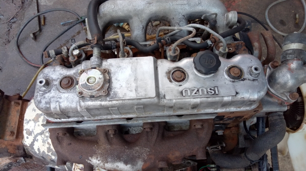 เครื่องอีซูซุ สี่ล้อ 4JB1พร้อมเกียร์ สภาพดี ไม่มีใบคุมขายถูก 28,500.- 095-6314517