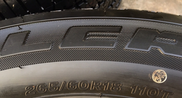 ยางป้ายแดง 265-60-18 Bridgestone ปี 18 ดอกเต็ม ตุ่มเด้งๆ เส้นสีชัด