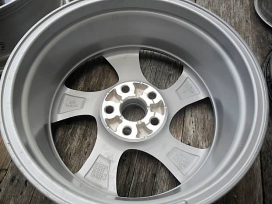 แม็กป้ายแดงขอบ17 เอนไกแท้ 5รู114 สภาพใหม่กริ๊บ 4วง 3,900