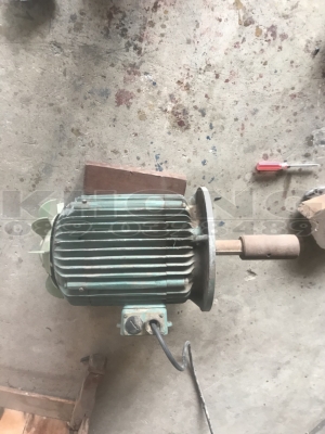ขายด่วน เหมาไดนาโม 2ตัว 10แรง  กับ 5แรง ใช้งานได้ ไฟ3เฟส 2ตัว ขาย 20000 บาท