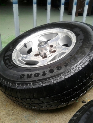 ขาย แม็กพร้อมยาง ขอบ 14  โทร 0882425691