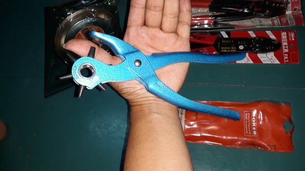 ขายคีมเจาะหนังBOKER MADE IN GERMANY.ใหม่เก่าเก็บ ขายคีมเจาะหนังBOKER MADE IN GERMANY.ใหม่เก่าเก็บ