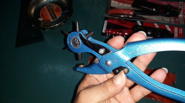 ขายคีมเจาะหนังBOKER MADE IN GERMANY.ใหม่เก่าเก็บ ขายคีมเจาะหนังBOKER MADE IN GERMANY.ใหม่เก่าเก็บ