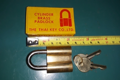 ขายแม่กุญแจทองเหลืองวินเทจ MADE IN CHINA.ใหม่เก่าเก็บ ขายแม่กุญแจทองเหลืองวินเทจ MADE IN CHINA.ใหม่เก่าเก็บ