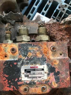 ขายมอเตอร์ตัวเดินPC35 ยี่ห้อNACHIรุ่นPH-300-53-1145Aตัดเฟรมมามี2ชุดขายชุดละ35000บาท ตัวมอเตอร์กว้าง21ซม21ฟันน๊อตยึดเฟือง12ตัวยึดเฟรม9ตัวLINE: jiraroj2909