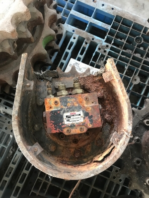 ขายมอเตอร์ตัวเดินPC35 ยี่ห้อNACHIรุ่นPH-300-53-1145Aตัดเฟรมมามี2ชุดขายชุดละ35000บาท ตัวมอเตอร์กว้าง21ซม21ฟันน๊อตยึดเฟือง12ตัวยึดเฟรม9ตัวLINE: jiraroj2909